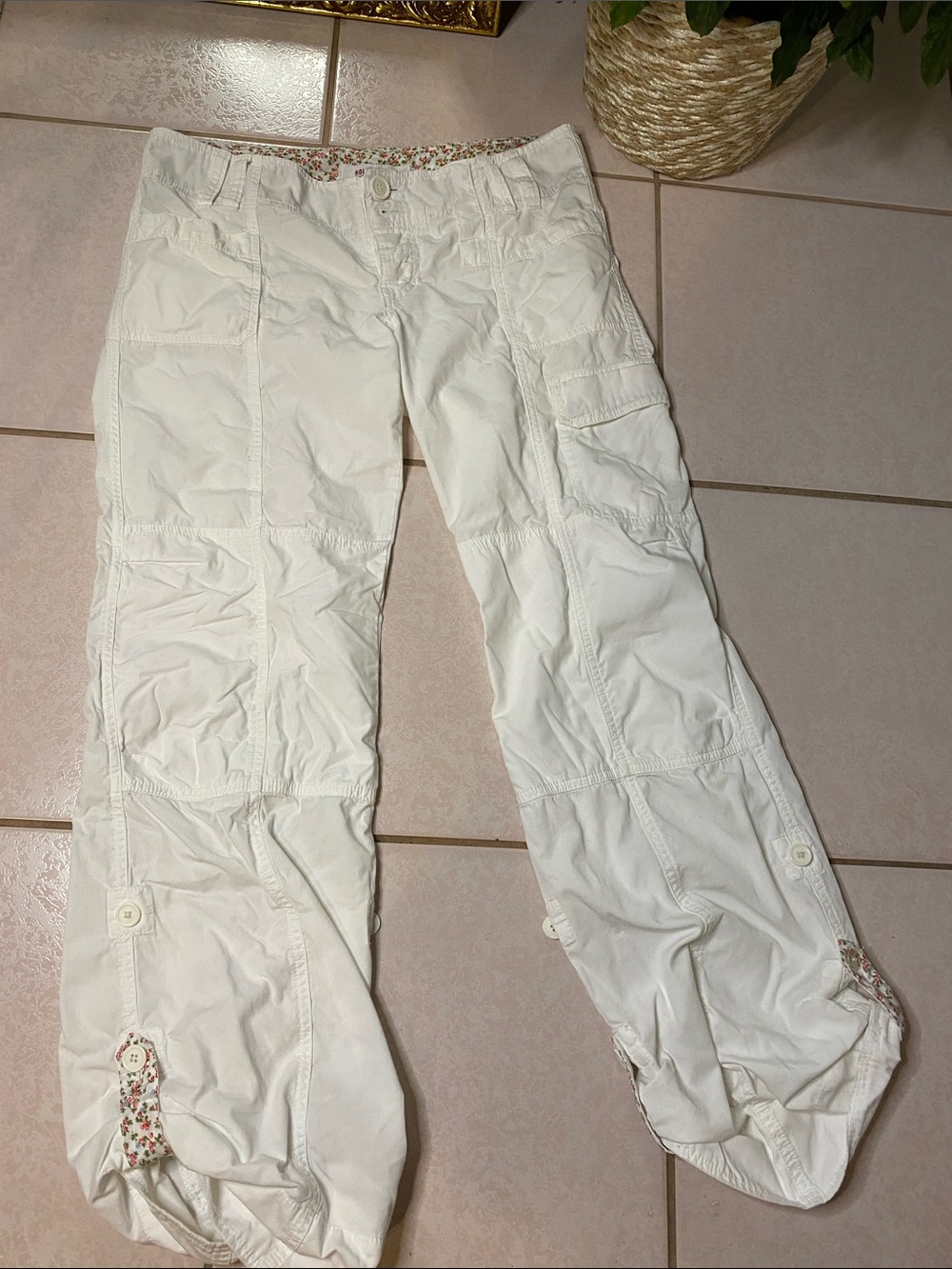 Vintage Y2K Hollister White Cargo Capri Pants